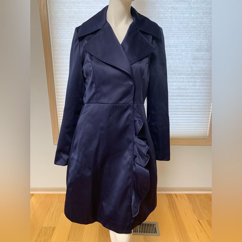 Tahari Navy Dress Jacket LikeSize 8 Missing belt See details Like New
